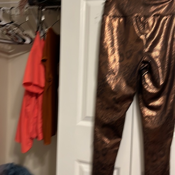 Wild fable metallic animal print brown stretch pants. NWT. 88 poly/12spandex - Picture 4 of 6
